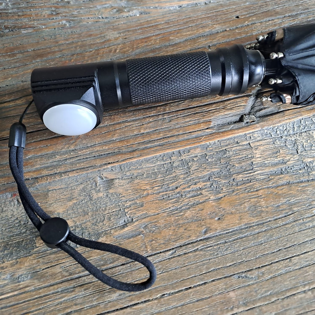 Taktischer Tactical Umbrella Regenschirm mit Taschenlampe schwarz